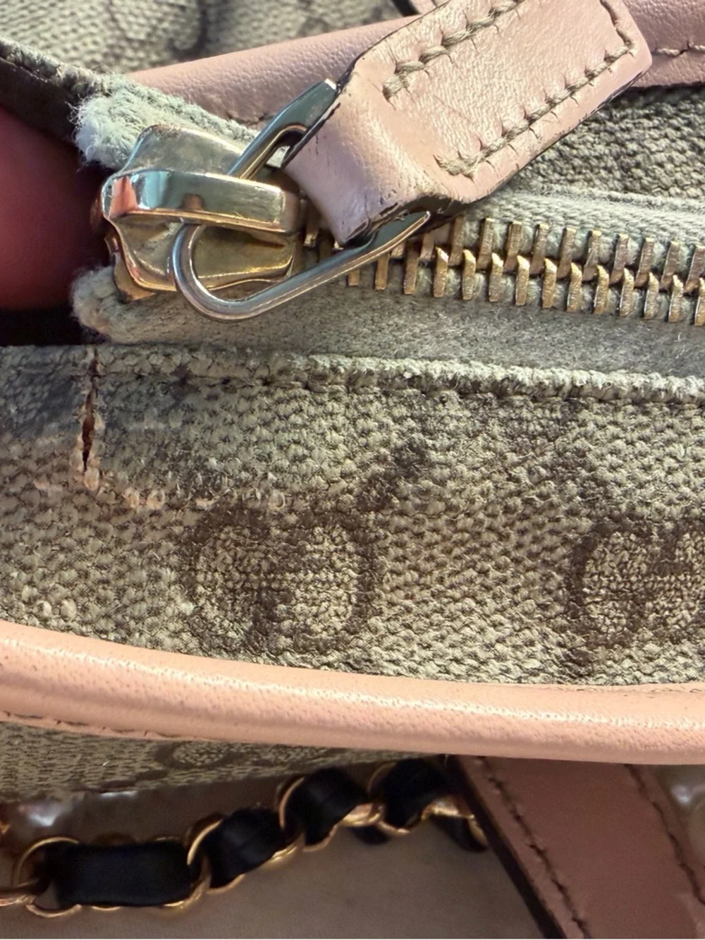 Authentic Gucci Beige GG Supreme Tote with Pink Leather Trim - Picture 11 of 14